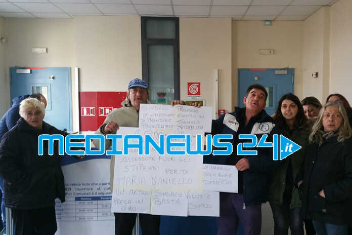 Angri – LSU, continua la protesta dei 25 lavoratori ancora senza stipendio