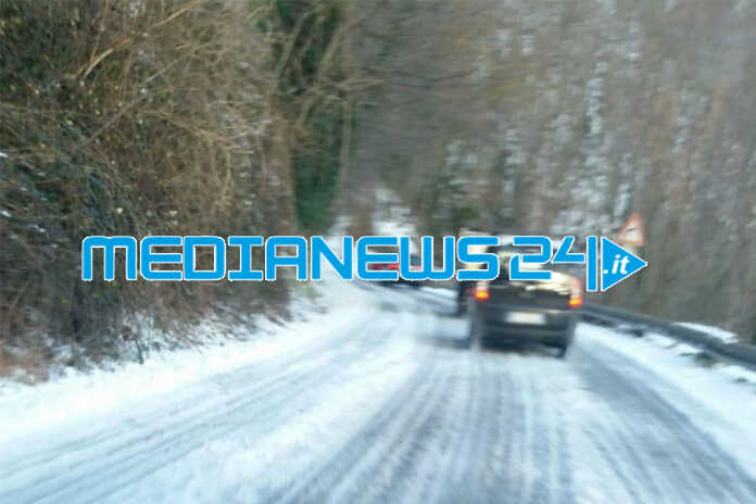 Costiera Amalfitana – Neve sul Valico di Chiunzi. Disagi alla circolazione