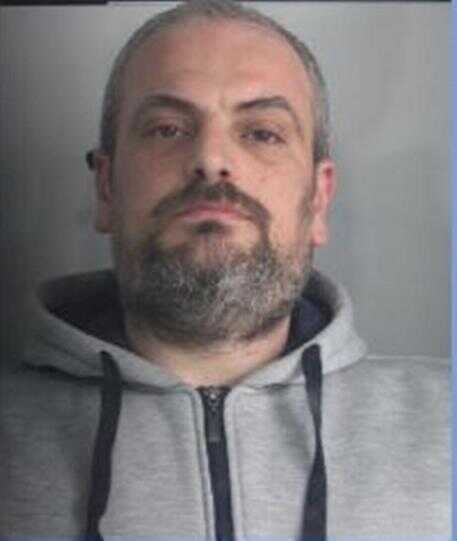 Dà fuoco all’ex moglie: arrestato il mostro di Ercolano