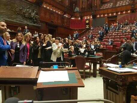 Violenza donne: Camera,deputate opposizione protestano