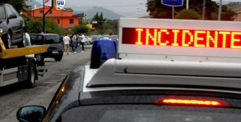 Autostrada Nocera-Pagani, impatto tra auto e moto, un morto