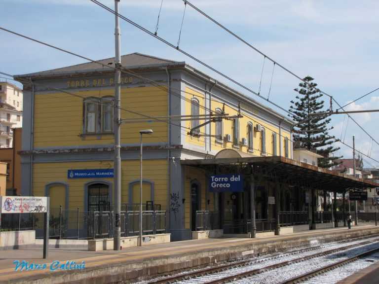Torre del Greco. Donna muore travolta dal treno alla stazione