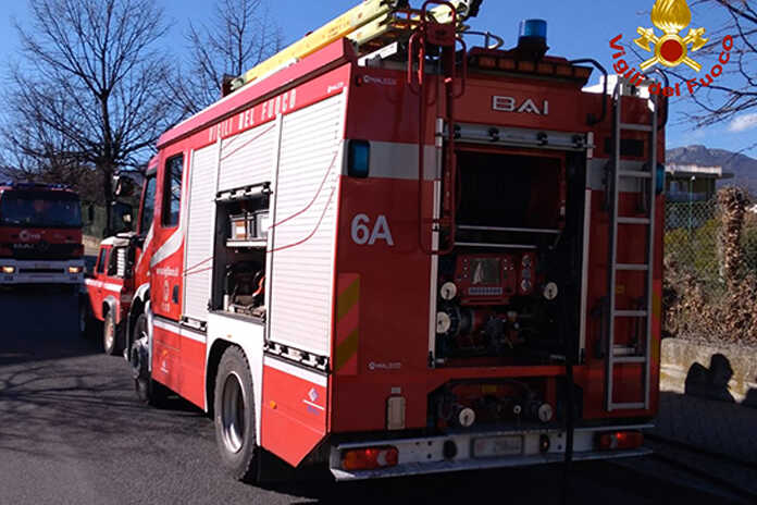 S.Egidio Monte Albino – Vasto incendio in un deposito