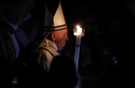 Pope Francis leads Easter Vigil mass