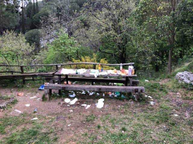 pasquetta-incivile-a-cava-rifiuti-e-plastica-abba-227530