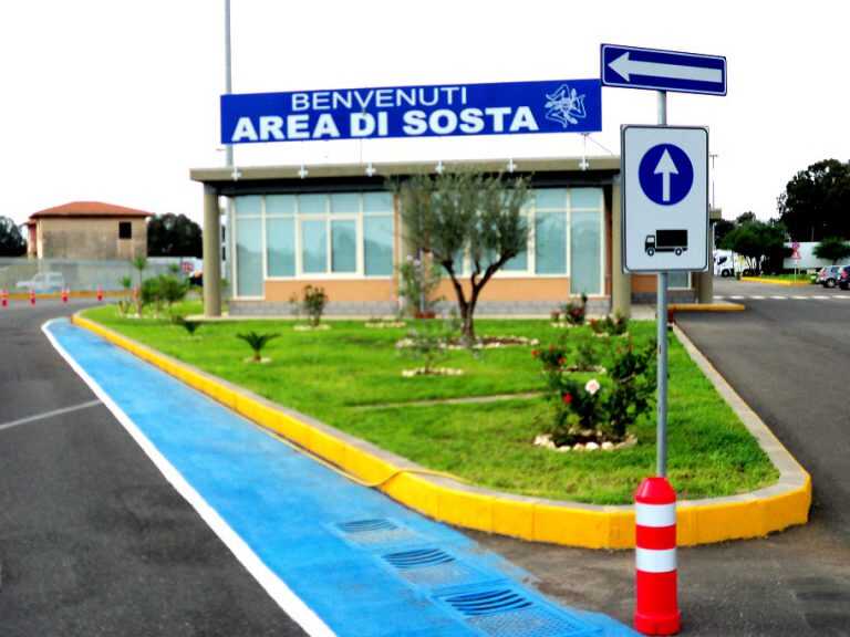 AREA DI SOSTA – Donne etero che cercano escort, ecco i numeri…