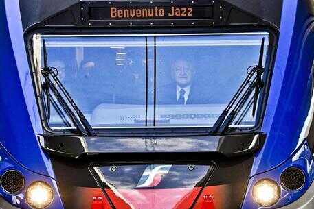 Trenitalia conferma le fermate dell’Intercity: “Ora i collegamenti sostitutivi tra il Vallo e il treno”