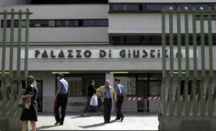 Estorsioni a S. Antonio Abate e S. Maria La Carità: incastrate due persone