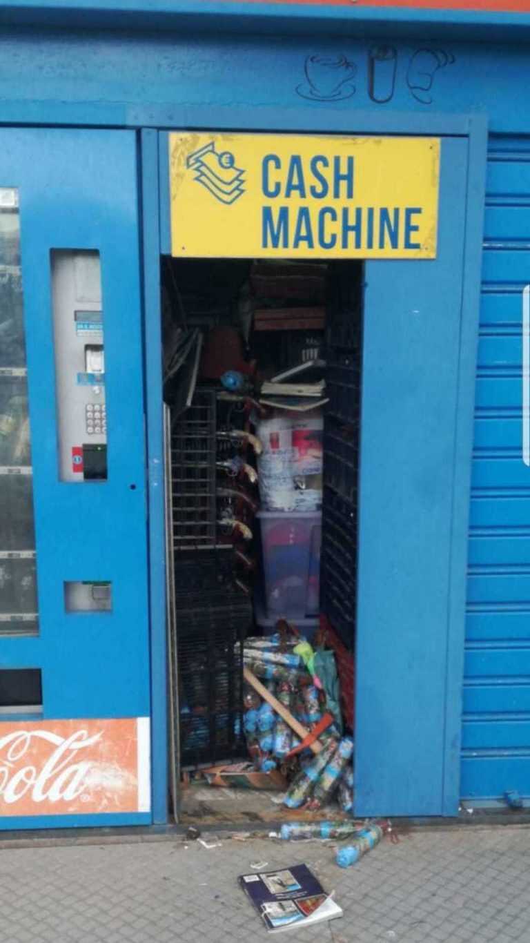 Pompei, scassinata macchinetta: presi mille euro