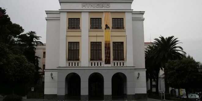 Cava de’ Tirreni, palazzi che tremano, scattata l’ordinanza