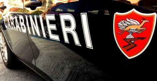 Torre Annunziata – Incontro casuale e stretta di mano per scambiarsi droga. L’idea di un 53enne arrestato dai carabinieri.