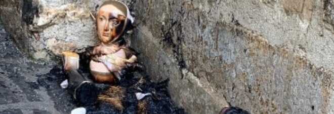 Fiamme in chiesa, pompieri salvano statua della Madonna di Pompei