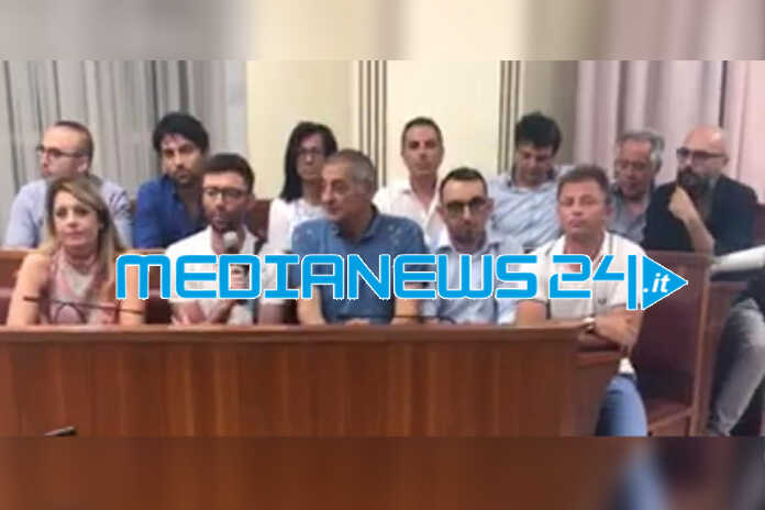 Angri – La verità…chi scappa ha sempre torto, “Rispettate le istituzioni”