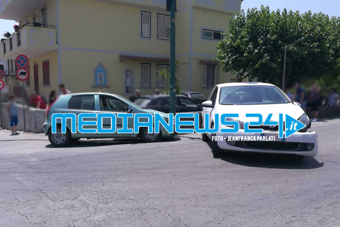 Sarno – Incidente frontale tra due auto, due feriti