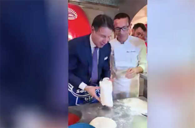 Pizza da premier, Conte impasta da Sorbillo