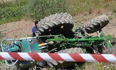 Altra tragedia con trattore ribaltato, muore 85enne