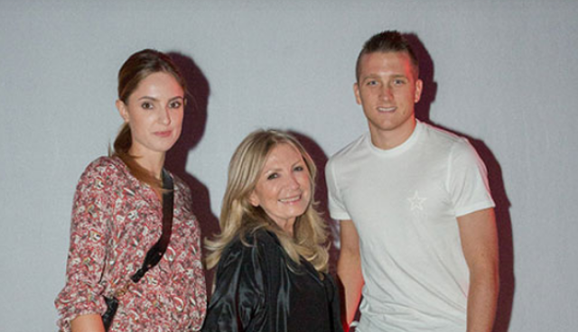 Cava de’ Tirreni, la moglie di Zielinski vestita da Passaro