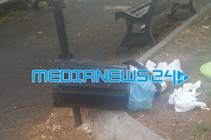 Angri – Atti vandalici in villa comunale, atto da condannare