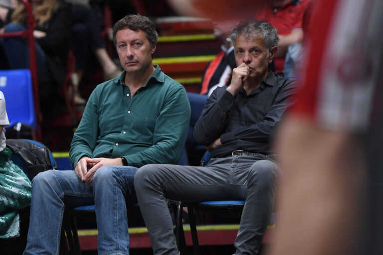 Avellino, il basket si auto-retrocede, il calcio è offerto a un imprenditore di Nocera…