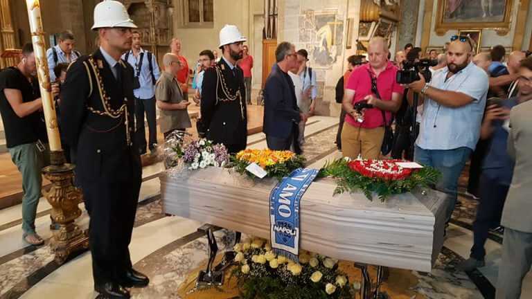 Addio a De Crescenzo, la salma sarà tumulata a Furore