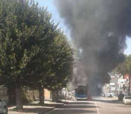 bus-fiamme