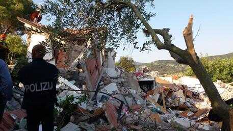 Palazzina esplode in nottata, un morto