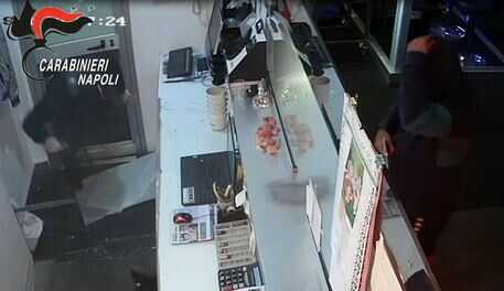 Presi i rapinatori del centro scommesse, tutti dello stesso posto