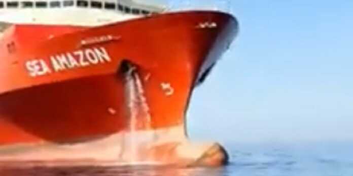 Salerno, la nave va…