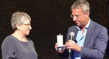 Acciaroli, benemerenza consegnata da Costa alla vedova Vassallo