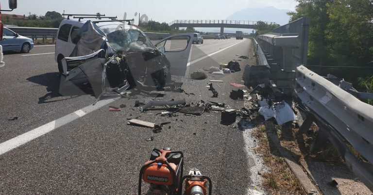 Tragico incidente sulla A2 del Mediterraneo. due morti e un ferito