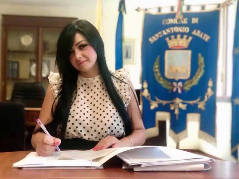 S.Antonio Abate, la giovane sindaca Abagnale rinuncia allo stipendio