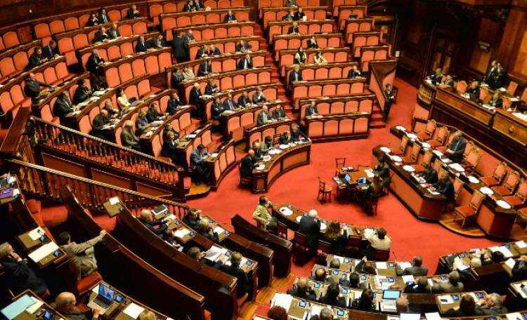 Quota 700, sui vitalizi marcia indietro, la casta non si arrende