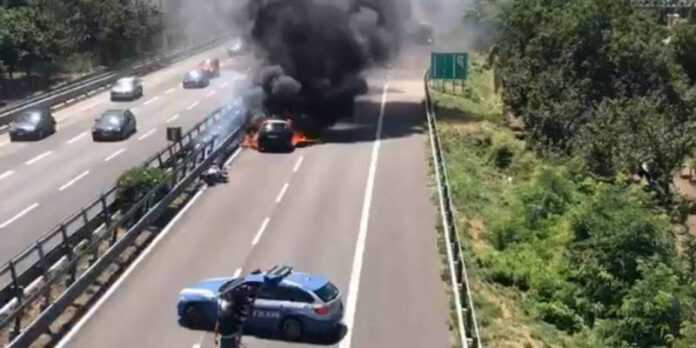 auto-in-fiamme-