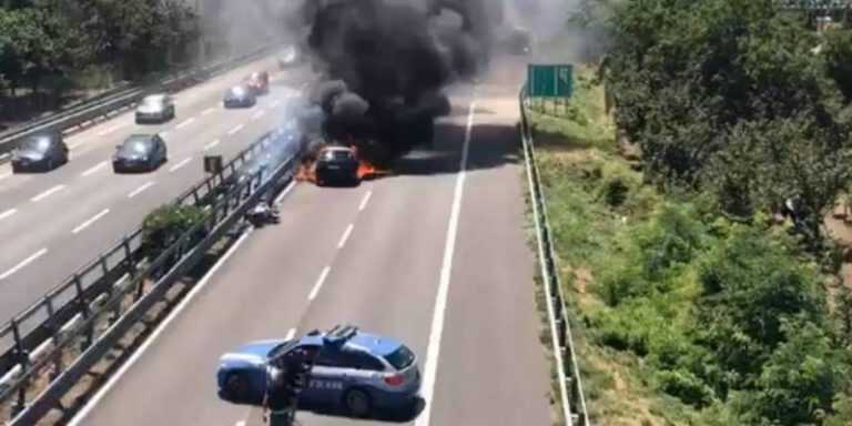 Raccordo Avellino-Salerno, auto in fiamme, interventi tempestivi