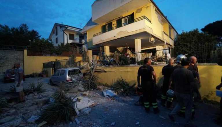 Giugliano, resta grave il ragazzo ferito nell’esplosione