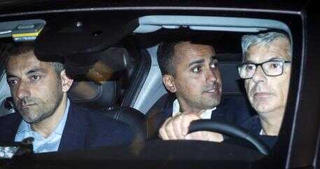 Clamoroso 5 Stelle, Di Maio lascia la guida del movimento