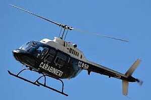 Vietri sul mare – Elicottero dei Carabinieri irrompe al Raito.