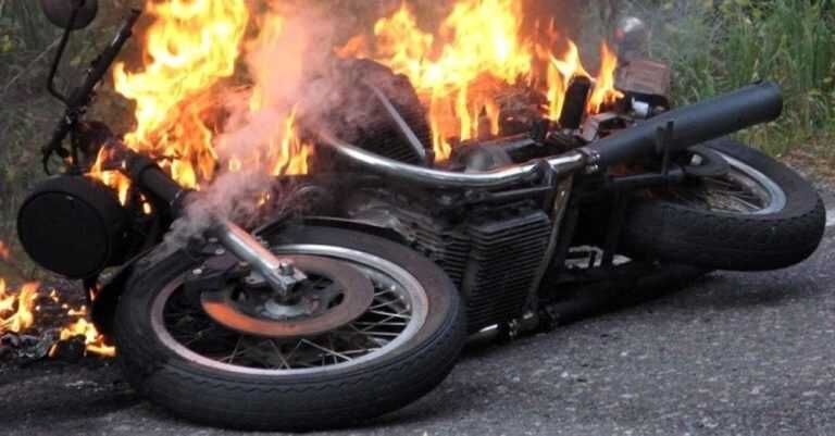 Scafati – Motorino in fiamme. Grande spavento.