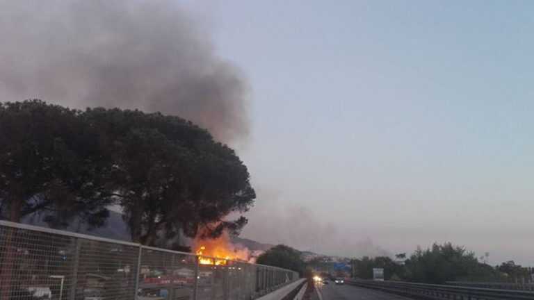 Incendio sulla statale 268, causato da un incidente