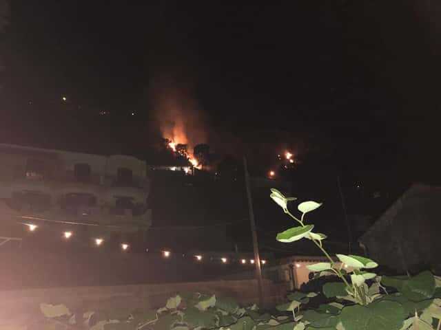 Amalfi – Incendio in via Capuano. Tanta paura per i residenti.