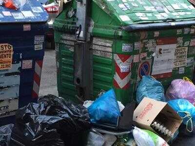 Polla, i rifiuti arrivano scortati, la Provincia non molla