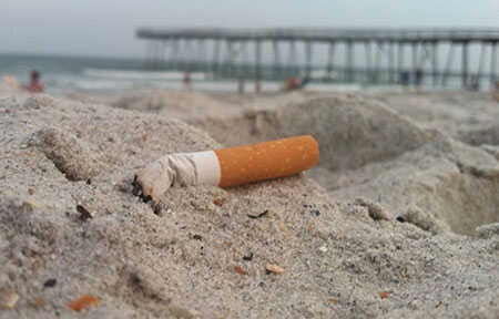 Pollica, 500 euro di multa per cicca in mare