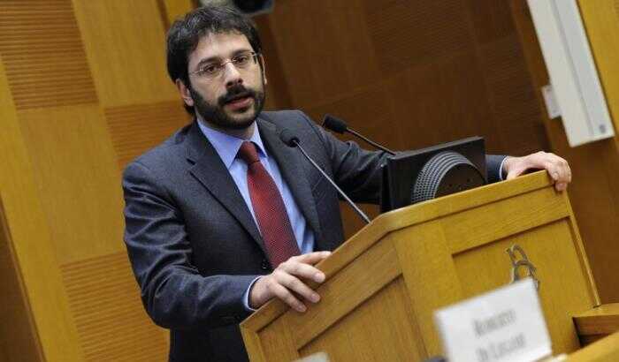 Salerno – Contrabbando al porto, Tofalo: “La legalità ha bisogno di manutenzione quotidiana”.