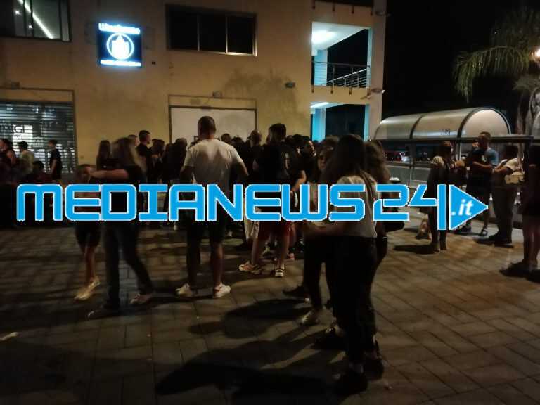 Scafati – Rocambolesca lite tra cani. Padrona finisce in terra.