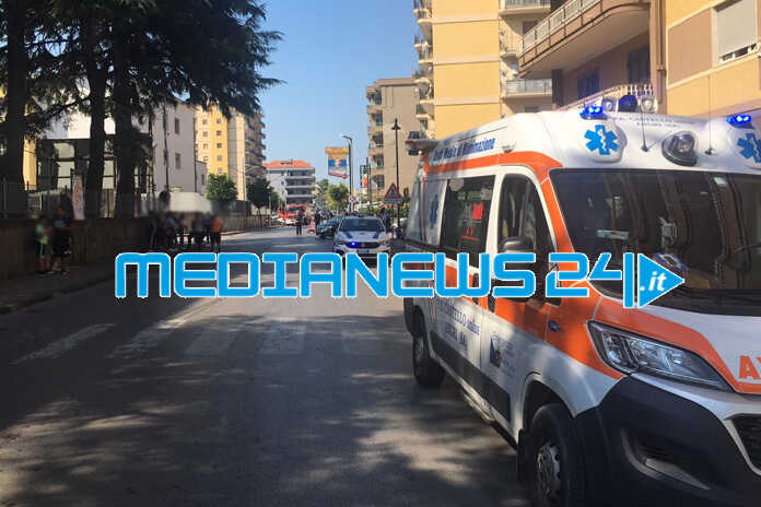 Angri – Incendio nei pressi di via Cupa Mastro Gennaro, alunni anticipano l’uscita dalle aule