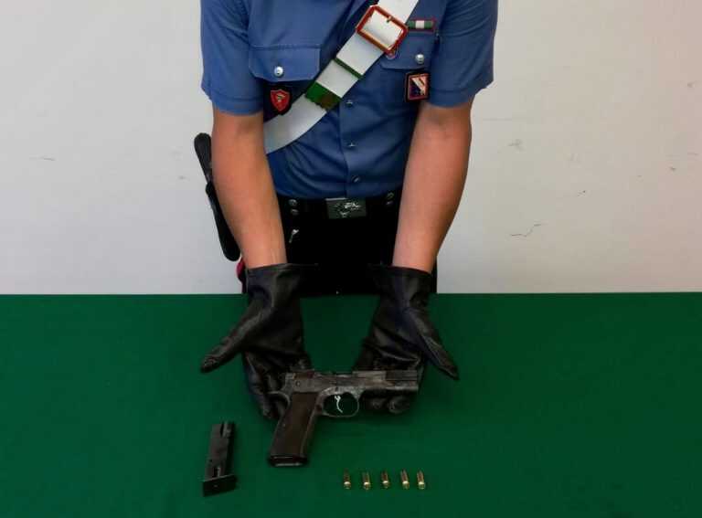 Pompei – Nascondeva pistola nella sua macelleria. Arrestato dai carabinieri