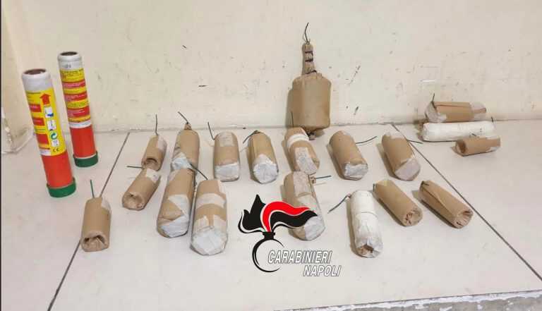 Sant’Antimo – Sorpreso con 20 ordigni artigianali in casa e in auto: arrestato 20enne