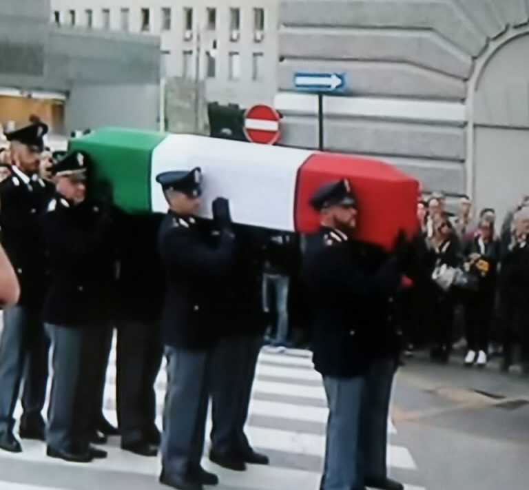 Camera ardente e emozioni per Pierluigi e Matteo, uomini e tutori dell’ordine