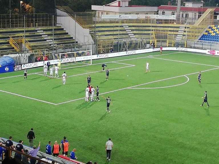 Cavese-Casertana 0-0, un derby bloccatissimo