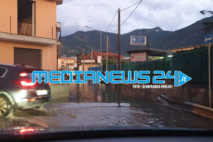 Angri – Allagamenti in città, strade invase dalla pioggia, disagi in via Risi – Aggiornamenti